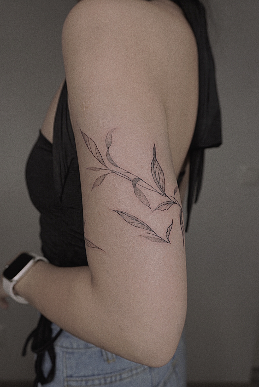 Helsinki-tattoo-Mayink-realistic-leaves-bough.jpg