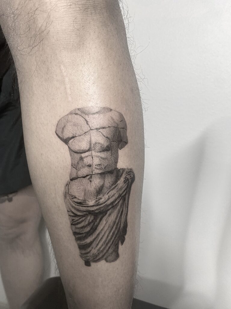 Tattoo-Helsinki-Realistic-Minirealism-Greek-statue-scaled.jpg