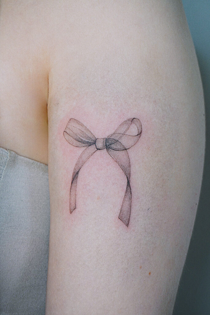 Tattoo-Helsinki-Realistic-Minirealism-bow-tie.jpeg