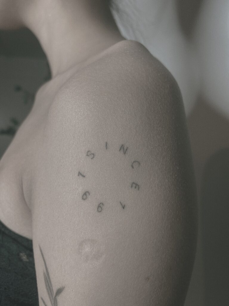 Tattoo-Helsinki-text-line-textwork-arm-circle-scaled.jpg