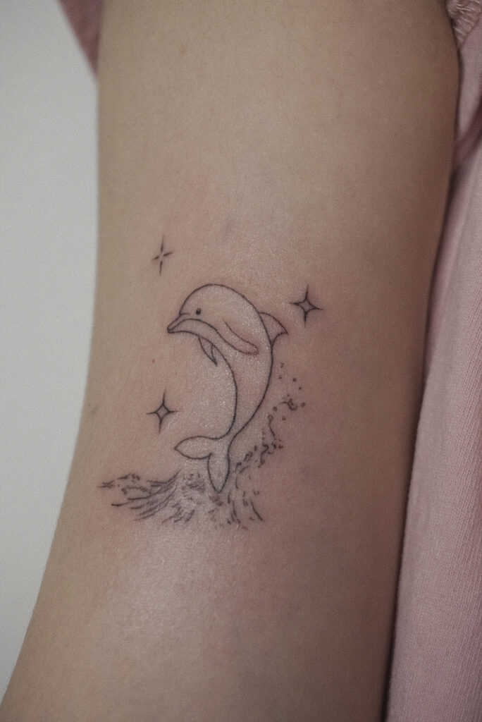 tattoohelsinki-dolphin-fineline-tattoo-design1.jpg