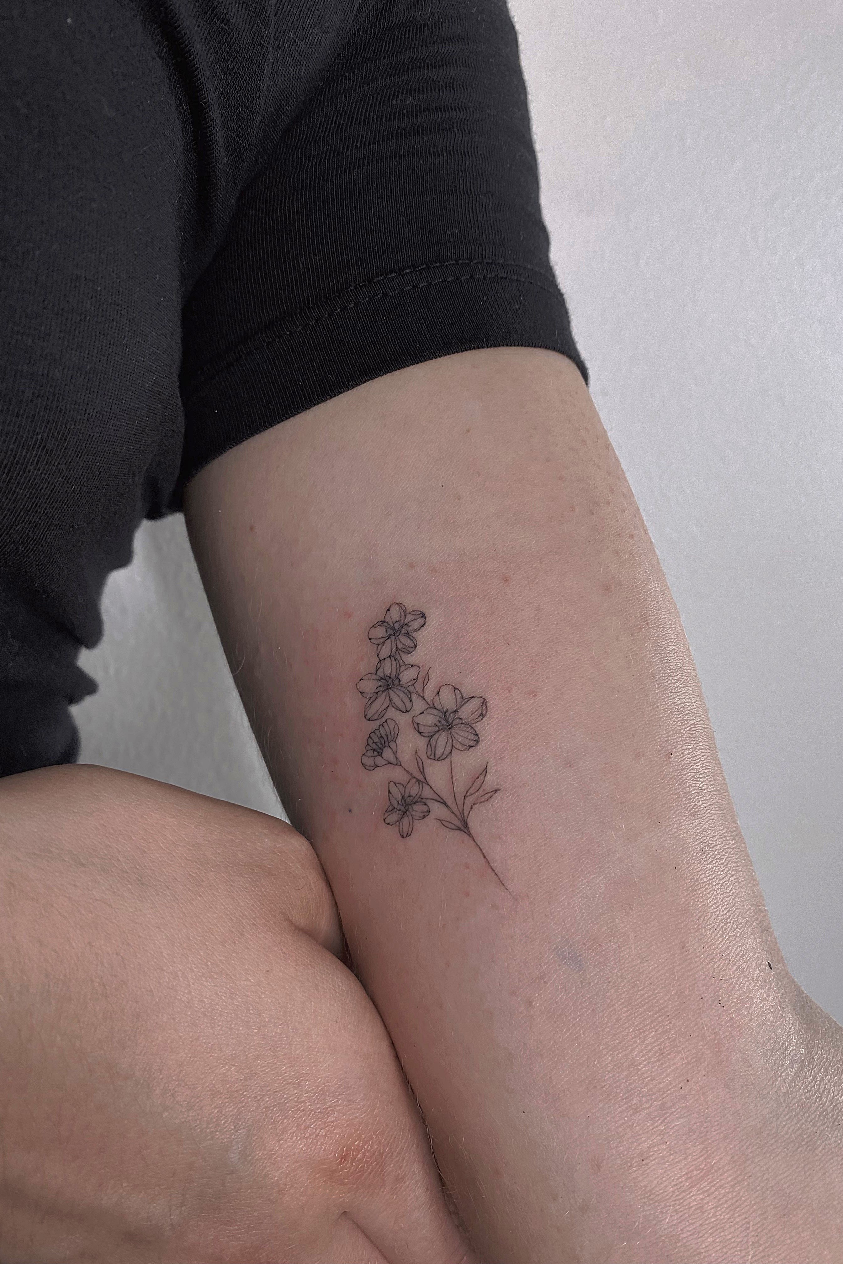 tattoohelsinki-floral-fineline-tattoo-design-arm1-scaled.jpg