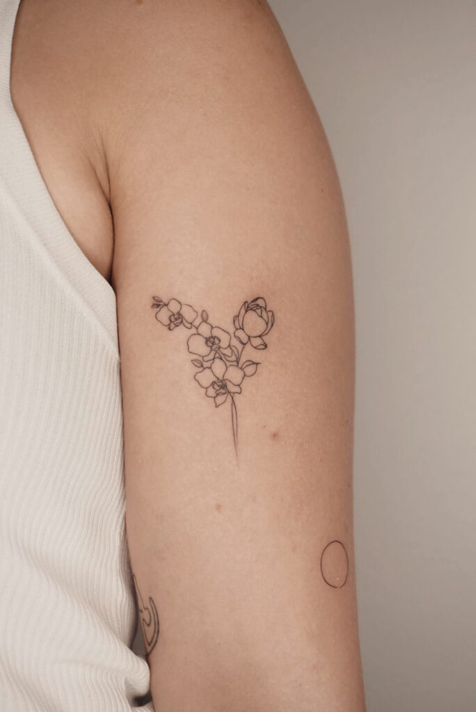 attoohelsinki-floral-fineline-tattoo-design1.jpg