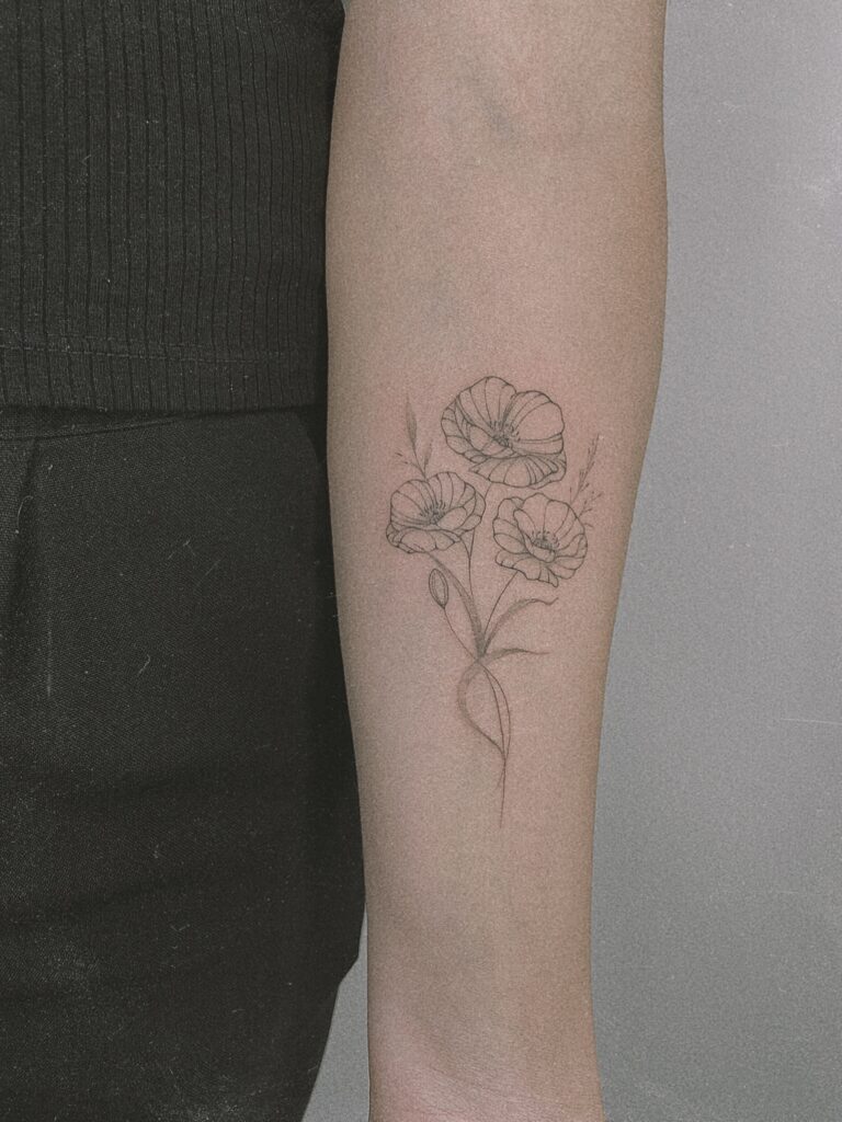 tattoohelsinki-floral-tattoo-fineline.jpg