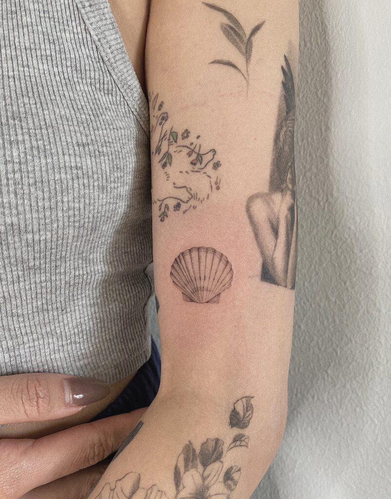 tattoohelsinki-shell-tattoo-realism-design-scaled.jpg